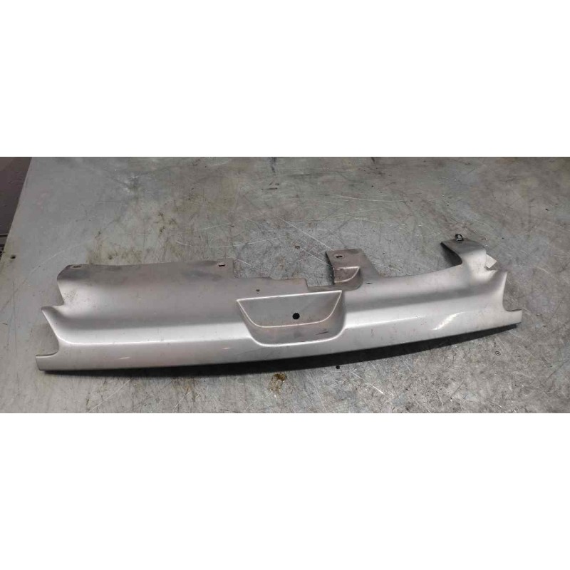 Recambio de rejilla delantera central para peugeot partner (s1) familiar referencia OEM IAM   