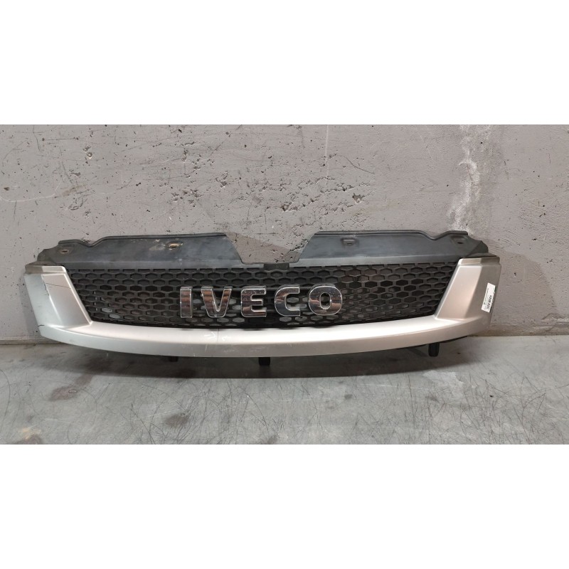 Recambio de rejilla delantera central para iveco daily vi autobús 50c80e referencia OEM IAM 5801255792  