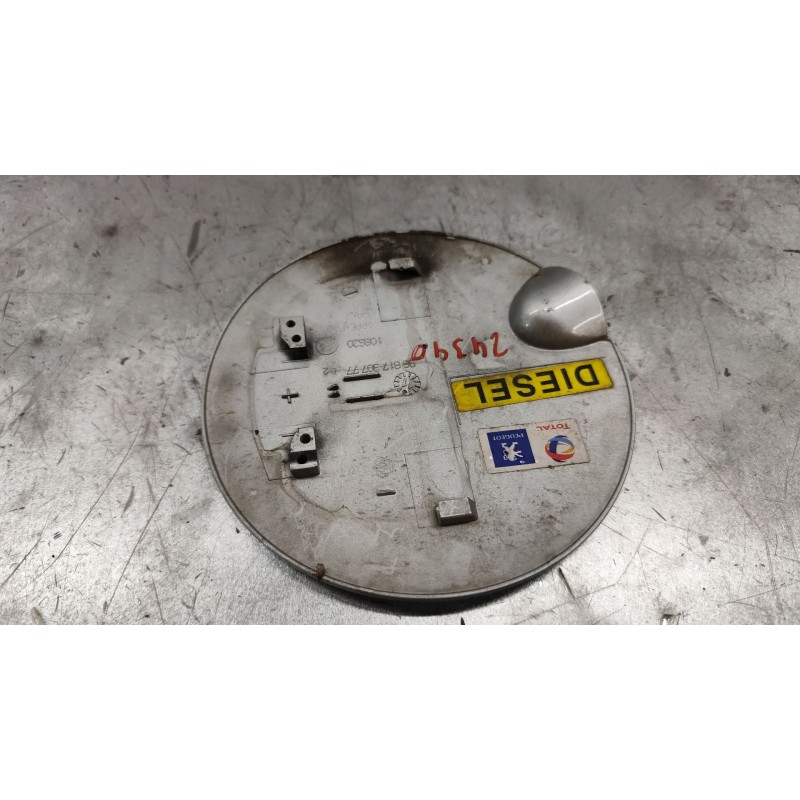 Recambio de tapa exterior combustible para peugeot 207 x-line referencia OEM IAM - Plata 2