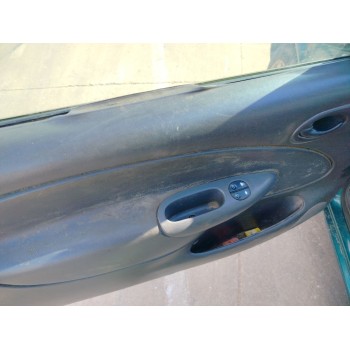 ford fiesta berlina (dx) del año 2002