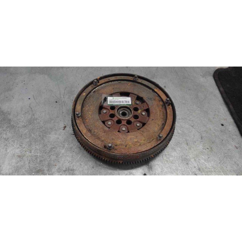 Recambio de volante motor para mercedes-benz vito kasten (639) 2.1 cdi referencia OEM IAM A646030  