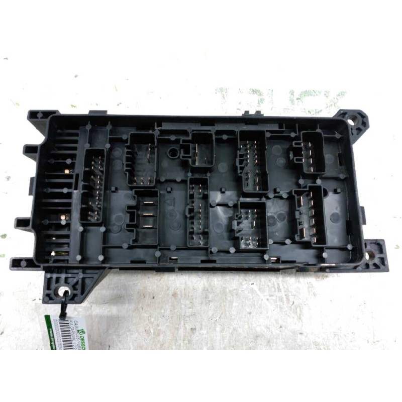 Recambio de caja reles / fusibles para kia carnival ii 2.9 cdri executive referencia OEM IAM - Negro 2