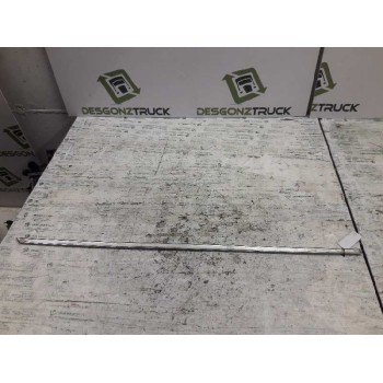 Recambio de moldura puerta delantera izquierda para bmw serie 3 berlina (e30) 324td referencia OEM IAM  MOLDURA CROMADA 