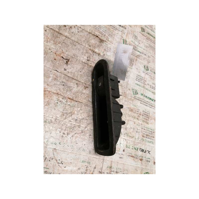 Recambio de mando elevalunas trasero izquierdo para renault megane ii familiar authentique confort referencia OEM IAM 156013870 - Negro