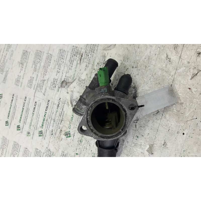 Recambio de termostato para fiat punto berlina (188) 1.9 diesel eco referencia OEM IAM 46758434 LLEVA EL CUERPO Y LA PIPA INCLUI - Blanco 2