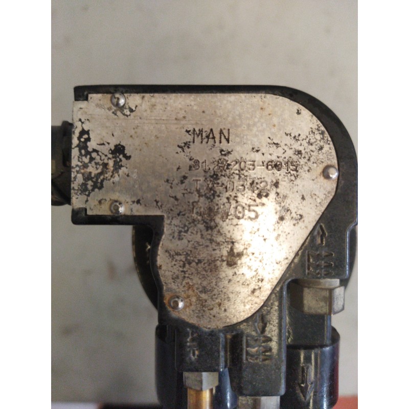 Recambio de aforador para man tg - l 12 referencia OEM IAM 81272036015 - Amarillo 2