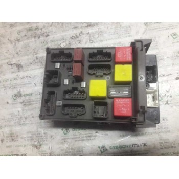 Recambio de caja reles / fusibles para renault laguna ii grandtour (kg0) expression referencia OEM IAM 8200276505N 8200262051 82