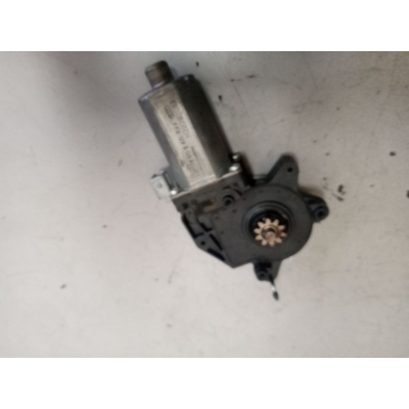 Recambio de motor elevalunas delantero izquierdo para nissan atleon 120 referencia OEM IAM 0130821701  12V