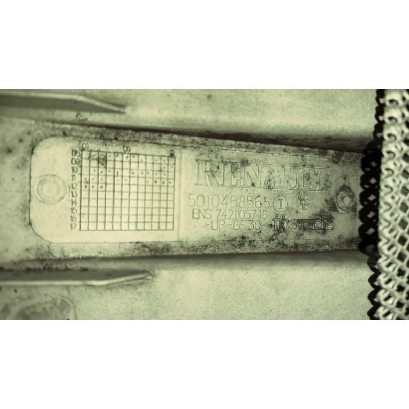 Recambio de rejilla delantera central para renault magnum ab diesel referencia OEM IAM 5010468565 7421105746 - Blanco 2