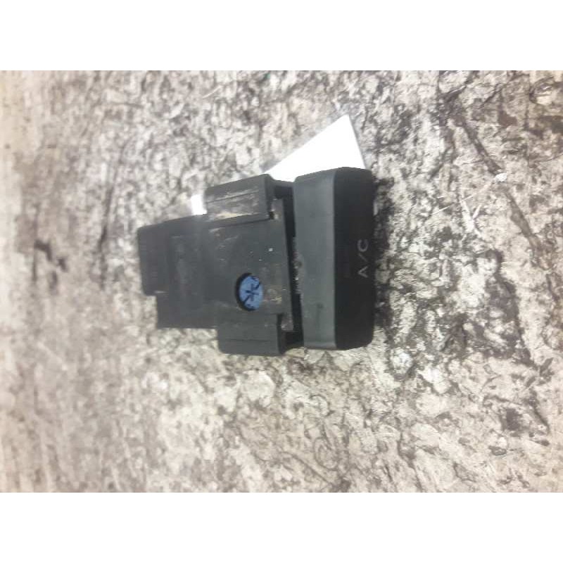 Recambio de boton aire acondicionado para toyota corolla (e12) 1.6 linea sol berlina referencia OEM IAM 153635 229105E 7872135