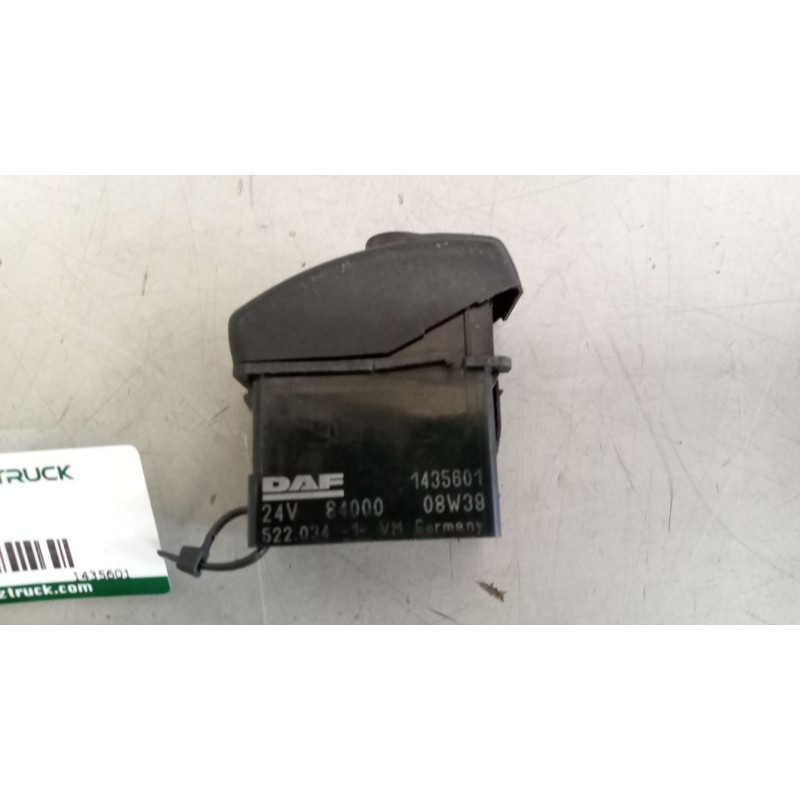 Recambio de interruptor para daf serie xf105.460 12.9 diesel referencia OEM IAM 1435601 - Blanco 2
