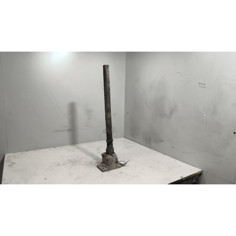 Recambio de soporte guardabarros trasero para renault magnum ab diesel referencia OEM IAM 21213203 21213202 