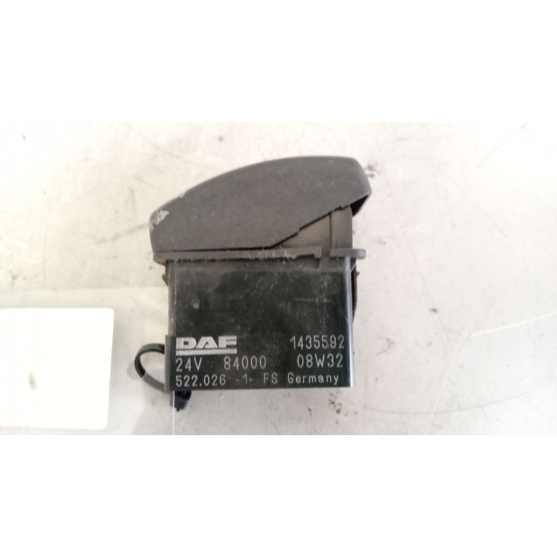 Recambio de interruptor para daf serie xf105.460 12.9 diesel referencia OEM IAM 1435592 - Blanco 2