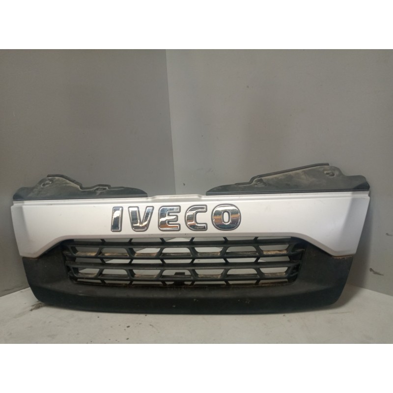 Recambio de rejilla delantera central para iveco daily iv caja/chasis 35c15 referencia OEM IAM 5801342732  