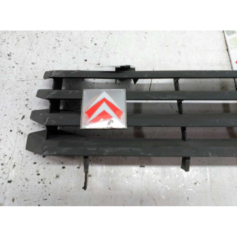 Recambio de rejilla delantera central para citroën c15 re familiale referencia OEM IAM - Blanco 3