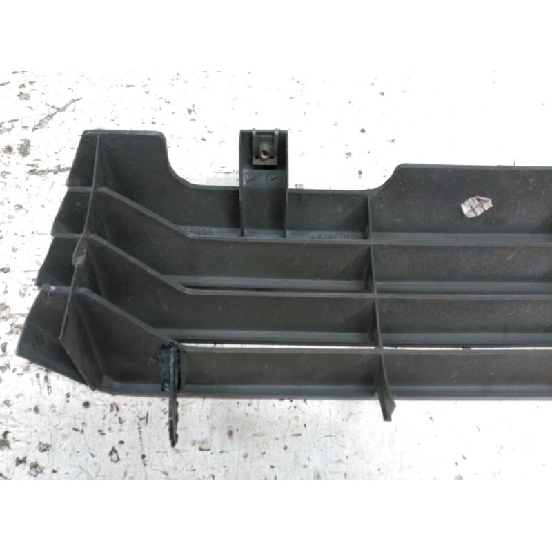 Recambio de rejilla delantera central para citroën c15 re familiale referencia OEM IAM - Blanco 5