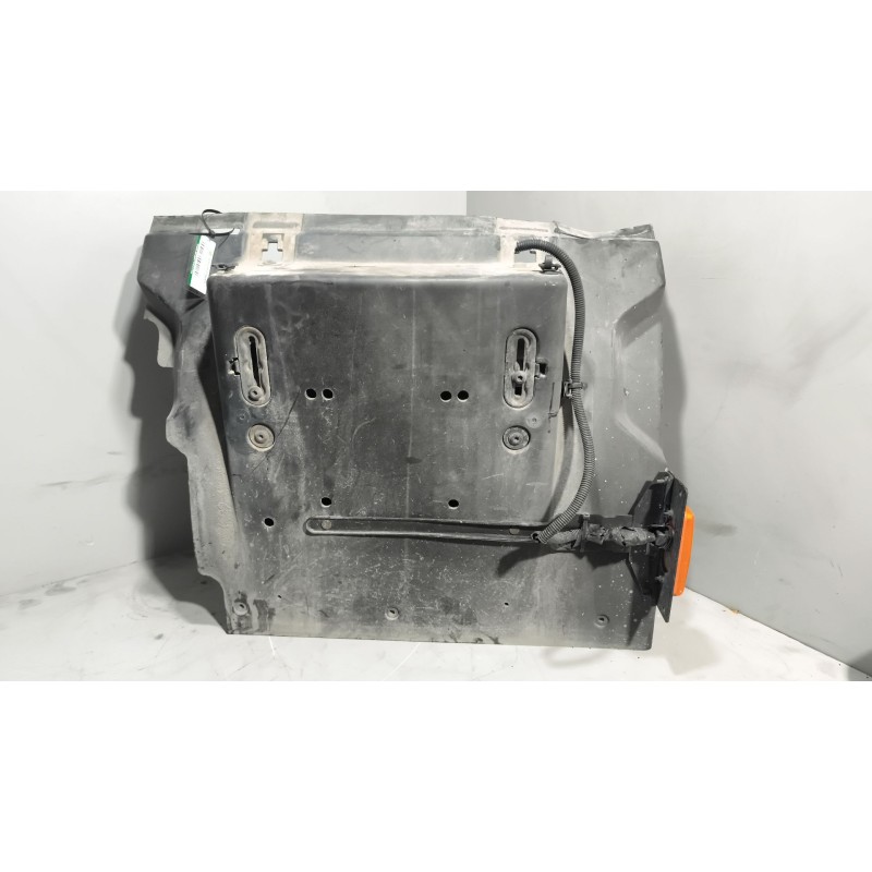 Recambio de guardabarros trasero izquierdo para renault magnum ab diesel referencia OEM IAM  DELANTERO 