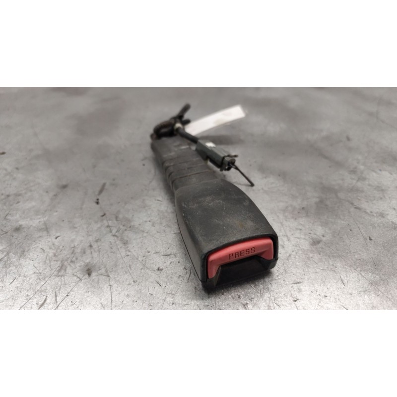 Recambio de pretensor airbag izquierdo para hyundai accent (mc) gl referencia OEM IAM   