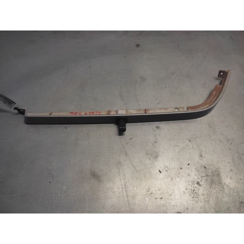 Recambio de moldura para mercedes-benz clase c (w202) berlina 220 cdi (202.133) referencia OEM IAM 2028260577 BAJO FARO IZQUIERD