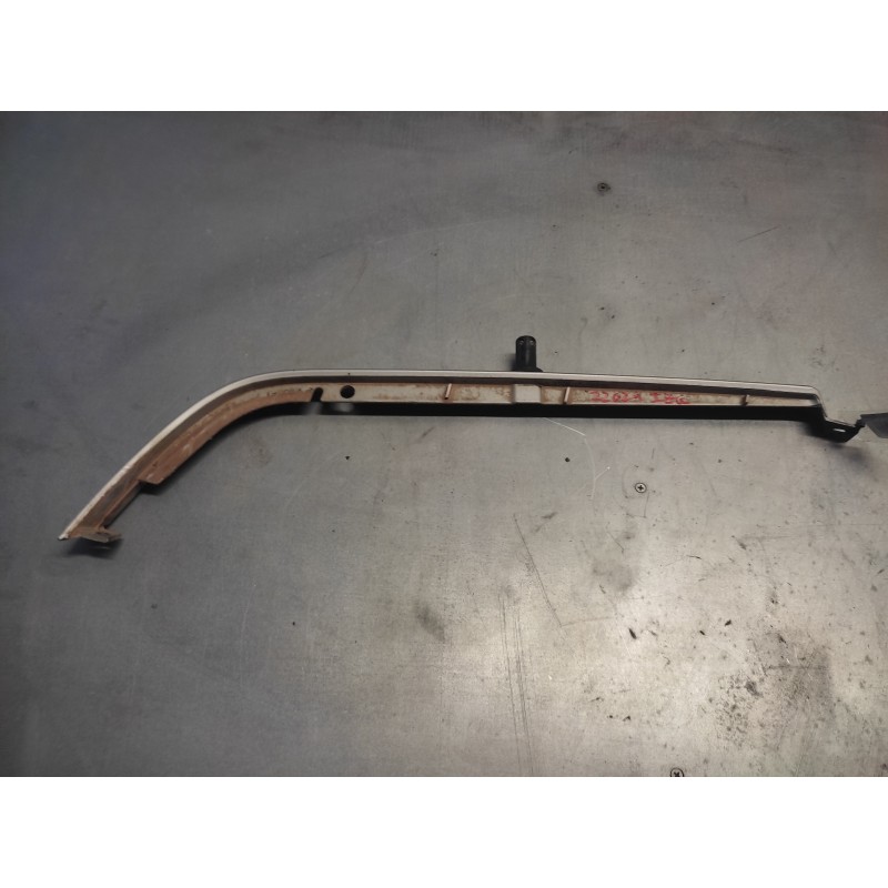 Recambio de moldura para mercedes-benz clase c (w202) berlina 220 cdi (202.133) referencia OEM IAM 2028260577 BAJO FARO IZQUIERD 2