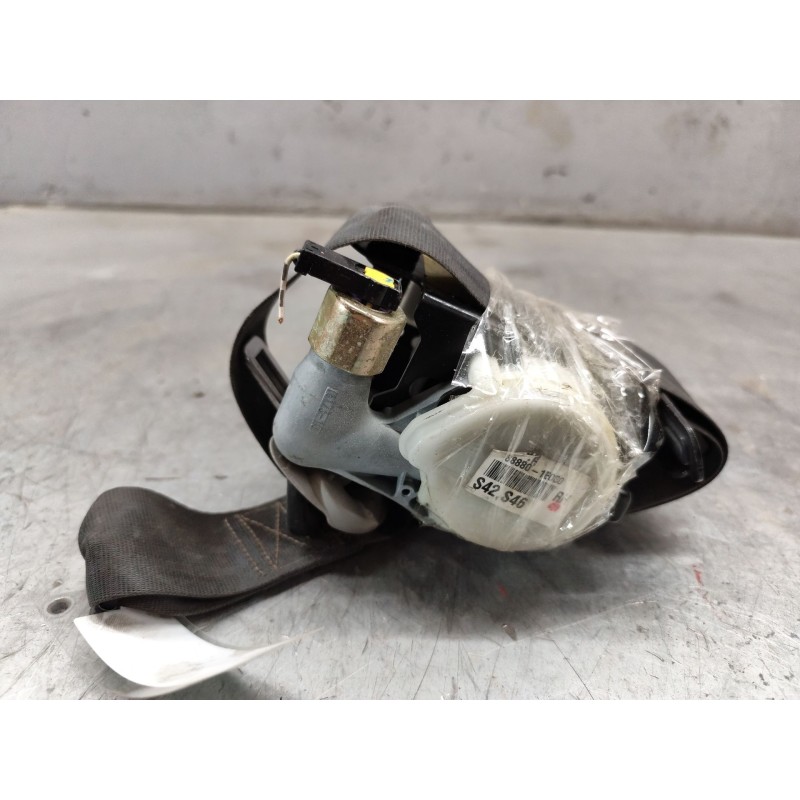 Recambio de cinturon seguridad delantero derecho para hyundai accent (mc) gl referencia OEM IAM 888801E030  