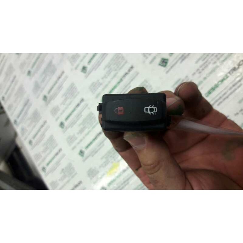 Recambio de mando cierre centralizado para nissan primastar (x83) avantour 7 asientos, batalla corta 2,76t referencia OEM IAM 26 - Blanco