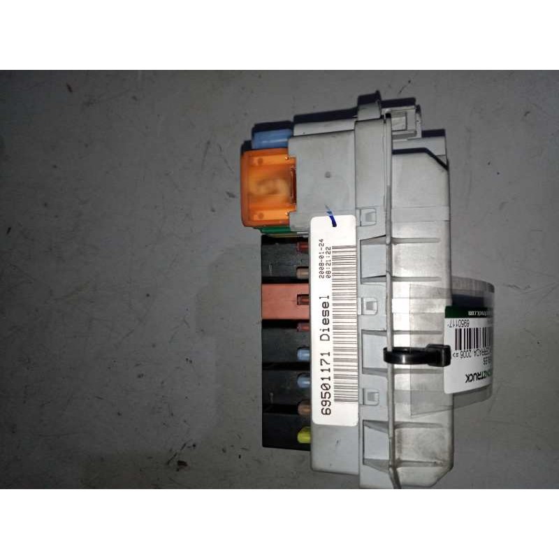 Recambio de caja reles / fusibles para iveco daily caja cerrada (2006 =>) caja cerrada 50c... batalla 3000 referencia OEM IAM 69 2