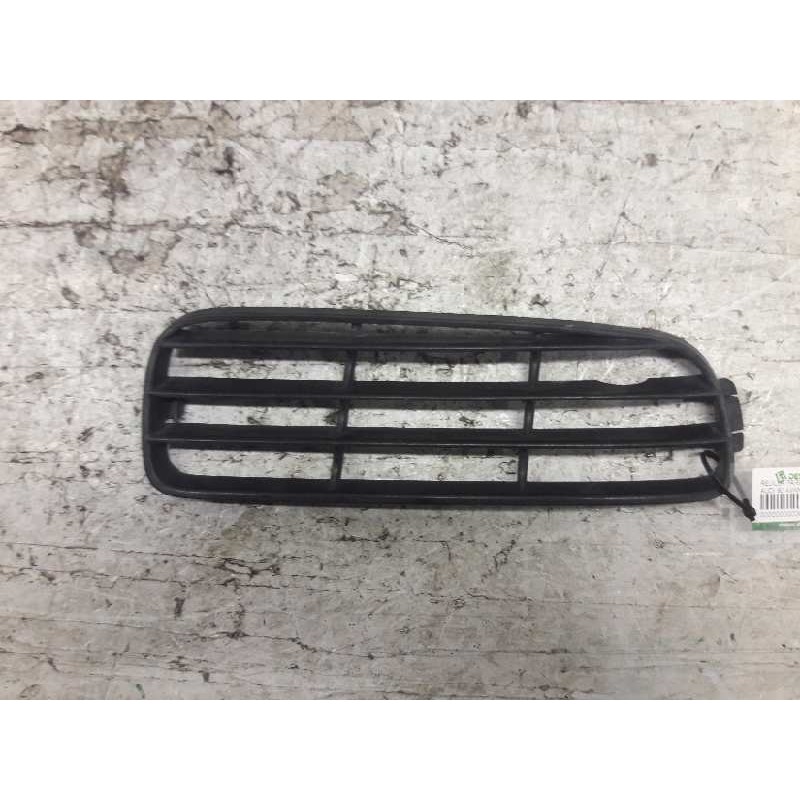 Recambio de rejilla paragolpes derecha para audi 80 avant básico berlina referencia OEM IAM 8A0807346  