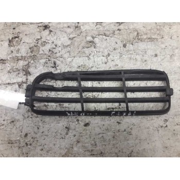 Recambio de rejilla paragolpes derecha para audi 80 avant básico berlina referencia OEM IAM 8A0807346  