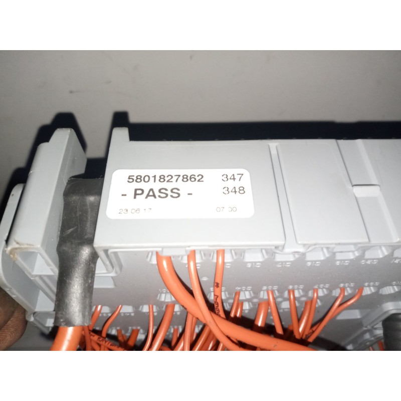 Recambio de caja reles / fusibles para iveco stralis (as) 11.1 diesel referencia OEM IAM 5801827862  5801827863 - Blanco 2