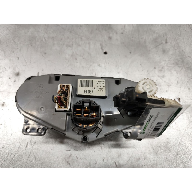 Recambio de mando calefaccion / aire acondicionado para hyundai accent (mc) gl referencia OEM IAM BFNA000017 - Blanco 2