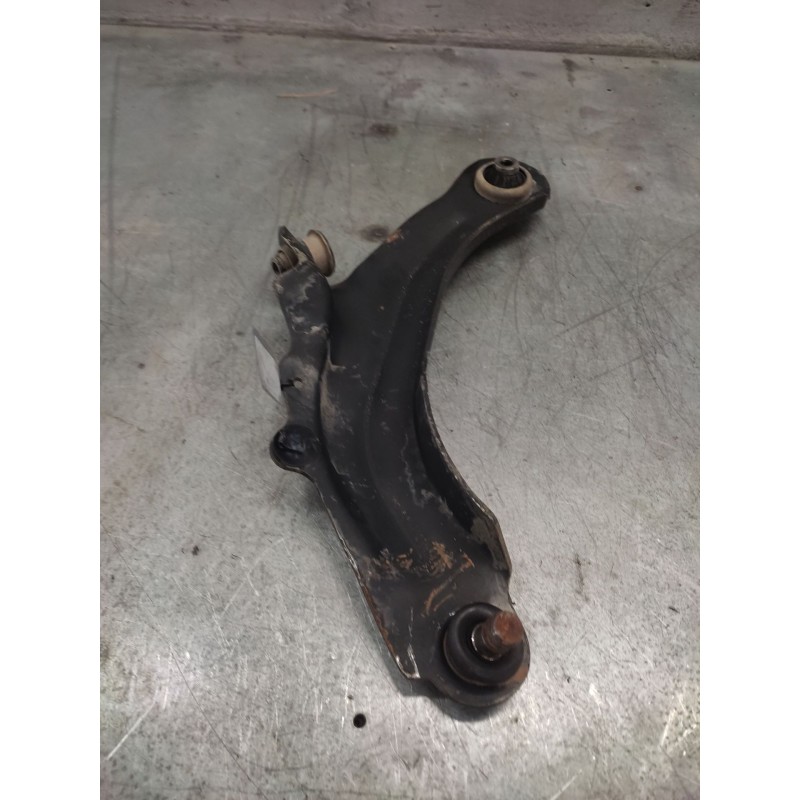 Recambio de brazo suspension inferior delantero izquierdo para renault scenic ii authentique referencia OEM IAM 8200298454  