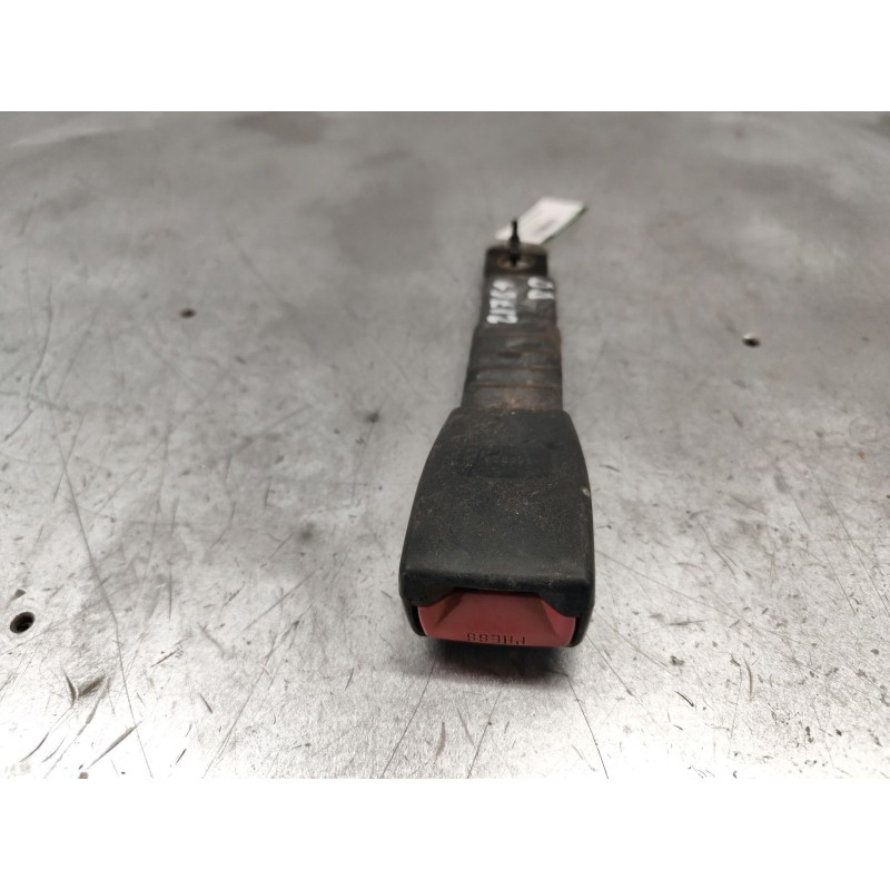 Recambio de pretensor airbag derecho para hyundai accent (mc) gl referencia OEM IAM 060523  