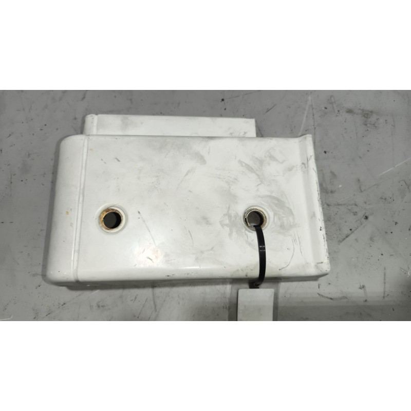 Recambio de moldura para renault magnum ab diesel referencia OEM IAM 5010574682  