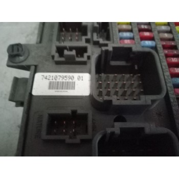 Recambio de caja reles / fusibles para renault premium distribution referencia OEM IAM 7421079590  