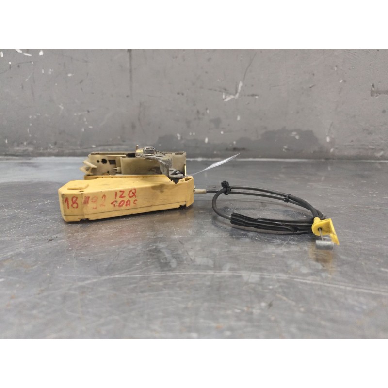 Recambio de cerradura puerta trasera izquierda para ford orion celebration referencia OEM IAM 6894358 2
