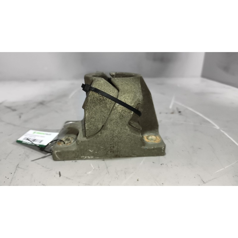 Recambio de soporte guardabarros trasero para renault magnum ab diesel referencia OEM IAM 21213203 21213202 