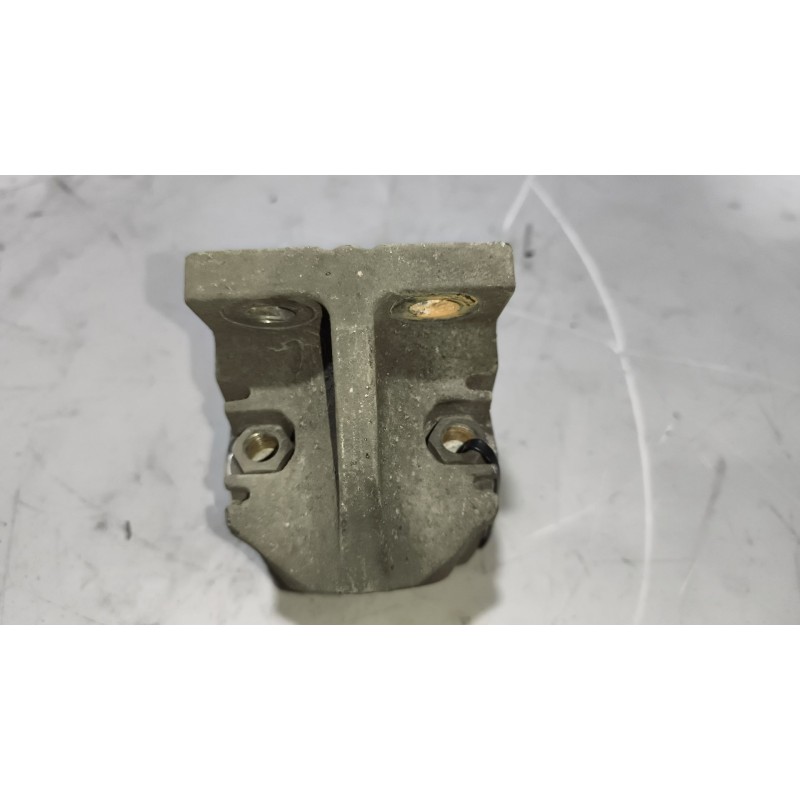Recambio de soporte guardabarros trasero para renault magnum ab diesel referencia OEM IAM 21213203 21213202 - Blanco 4