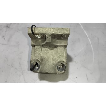 Recambio de soporte guardabarros trasero para renault magnum ab diesel referencia OEM IAM 21213203 21213202 