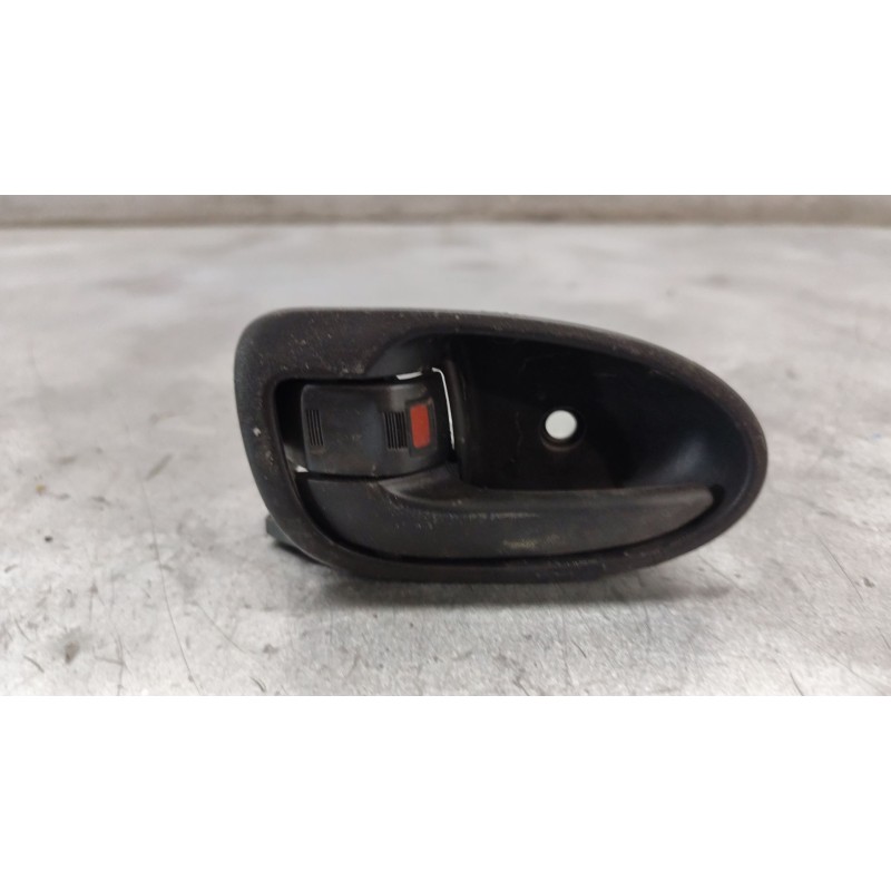 Recambio de maneta interior trasera izquierda para toyota yaris 1.0 cat referencia OEM IAM   