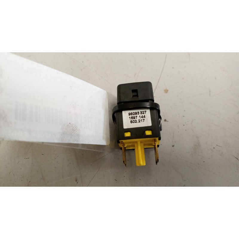 Recambio de interruptor para daf serie xf105.460 12.9 diesel referencia OEM IAM 1697144 - Blanco 2
