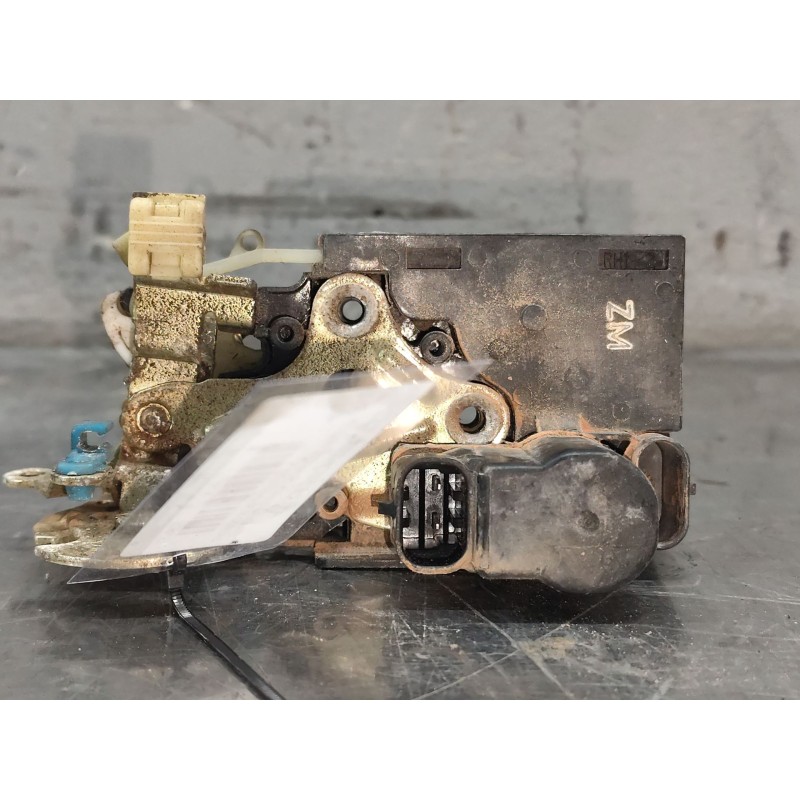 Recambio de cerradura puerta delantera derecha para daewoo nubira berlina 2.0 cat referencia OEM IAM 2