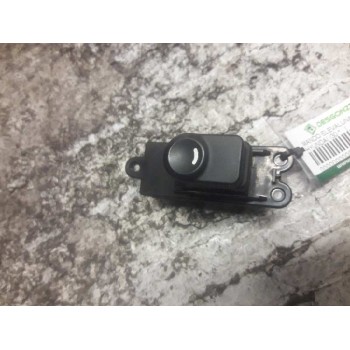 Recambio de mando elevalunas trasero izquierdo para hyundai i30 referencia OEM IAM  7 PINS 