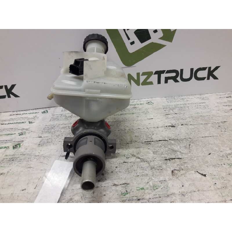 Recambio de bomba freno para ford transit mod. 2000 combi ft 330 2.4 largo referencia OEM IAM  BOSCH - Blanco 2