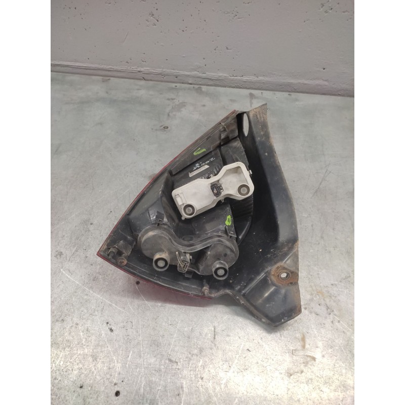 Recambio de piloto trasero izquierdo para renault megane ii berlina 5p confort dynamique referencia OEM IAM - Negro 2