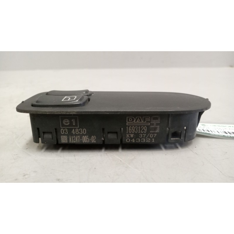 Recambio de mando elevalunas delantero derecho para daf serie xf105.460 12.9 diesel referencia OEM IAM 1693129 - Blanco 2