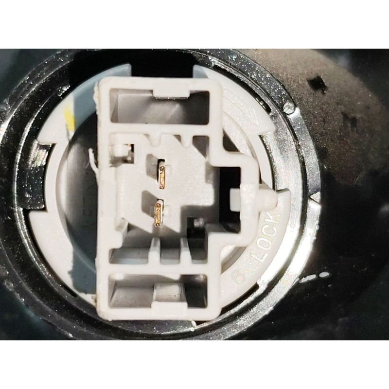 Recambio de piloto trasero derecho interior para mazda 3 berlina (bk) 1.6 crdt active referencia OEM IAM - Negro 2
