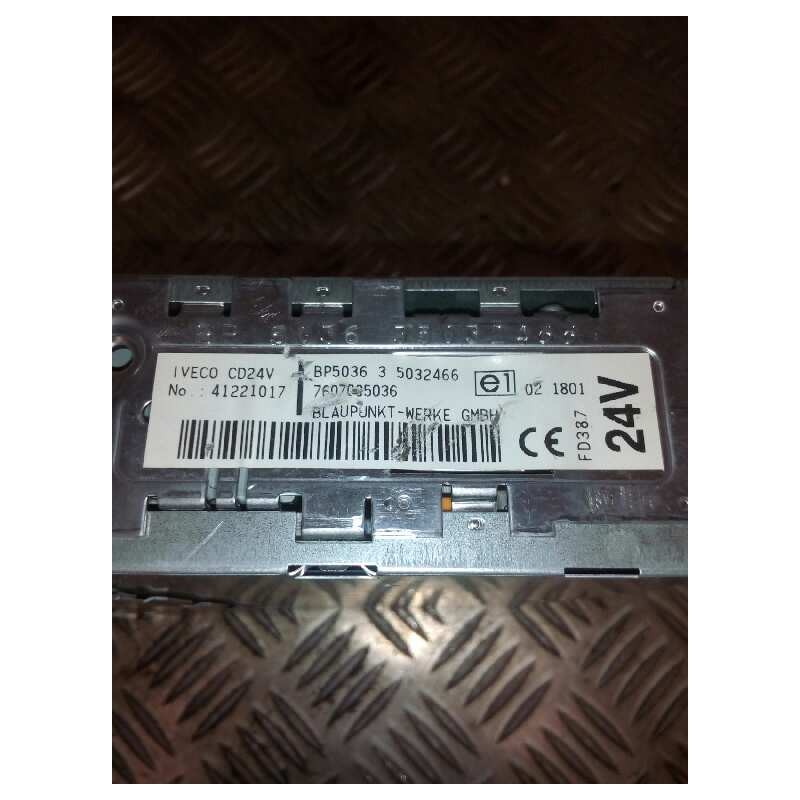 Recambio de sistema audio / radio cd para iveco stralis (as) fsa t / fp lt 4x2 gran espacio referencia OEM IAM 41221017 BLAUPUNK - Blanco 2