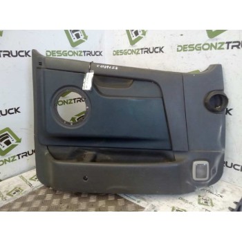 Recambio de guarnecido puerta delantera izquierda para volvo fh xxx fsa 4x2 low largo (lh1 o l2h1) referencia OEM IAM 21048990  