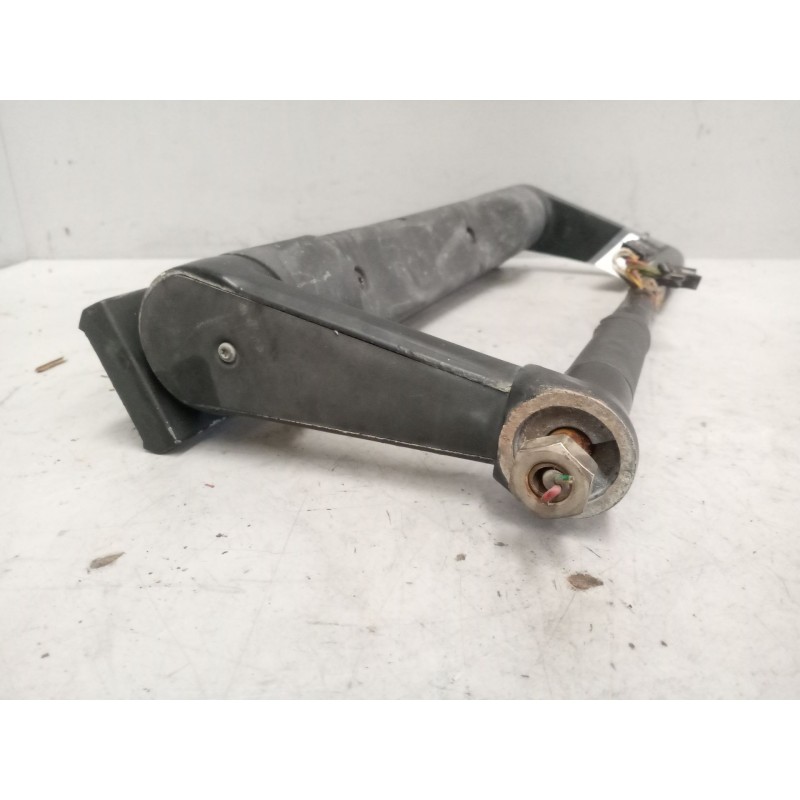 Recambio de brazo retrovisor derecho para renault magnum ab diesel referencia OEM IAM - Blanco 3